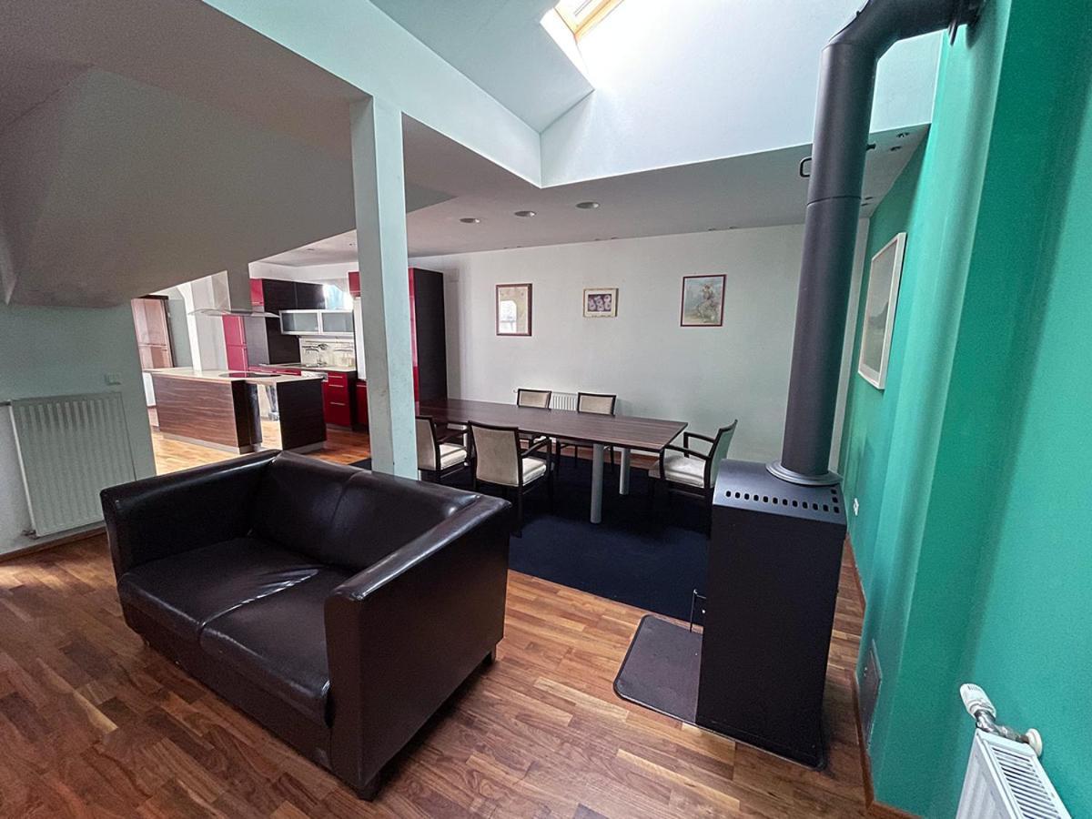 Metro Hostel *