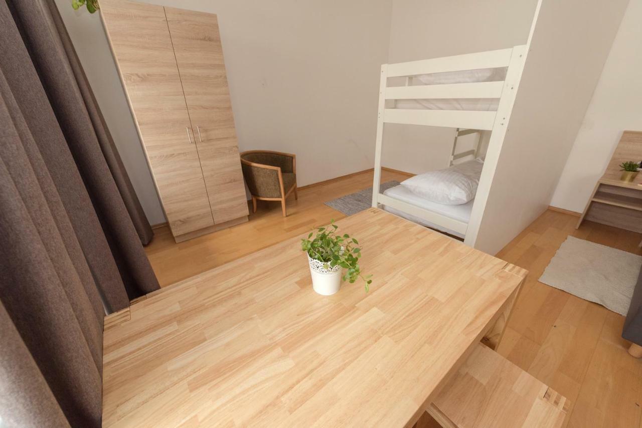 Metro Hostel *
